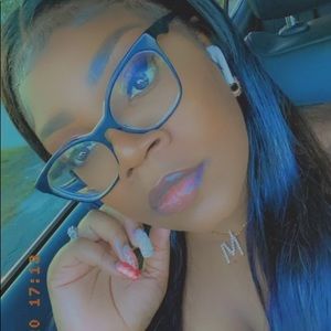 Meet your Posher, Muriame